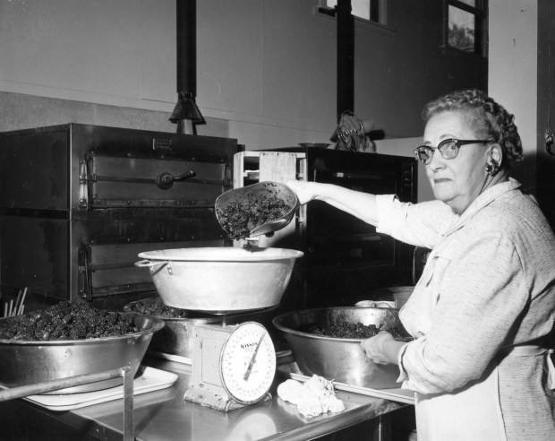 Cordelia Knott in the Mrs. Knott's Chicken Dinner Restaurant kitchen. (Courtesy of Orange County Archives)