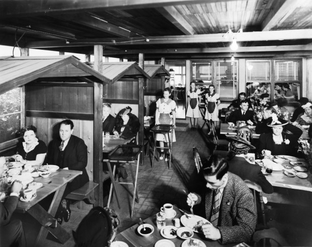 Mrs. Knott's Chicken Dinner Restaurant dining room. (Courtesy of Orange County Archives)