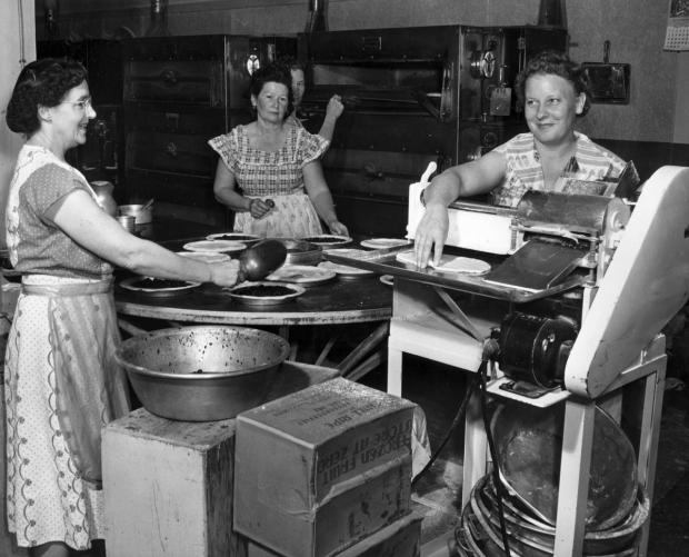 Mrs. Knott's Chicken Dinner Restaurant pie machine in the 1940s. (Courtesy of Orange County Archives)