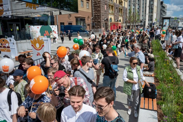 People lineup to visit a newly opened fast food restaurant in a former McDonald's outlet in Bolshaya Bronnaya Street in Moscow, Russia, Sunday, June 12, 2022. The first of former McDonald's restaurants is reopened with new branding in Moscow. The corporation sold its branches in Russia to one of its local licensees after Russia sent tens of thousands of troops into Ukraine. (AP Photo/Dmitry Serebryakov)