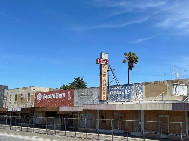 A shuttered retail strip center at 520-544 South Bascom Avenue in San Jose is empty and fenced off, June 2024. (George Avalos/Bay Area News Group)