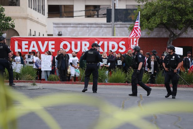 Large crowds gather at a Glendale Unified School District meeting in Burbank in June 2023, where parents and activists clash over teaching sexual identity to kids. (Allen J. Schaben/Los Angeles Times/TNS)